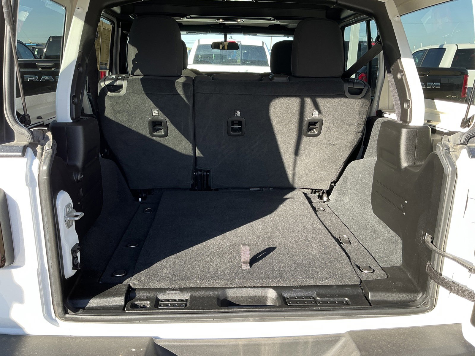 Used 2022 Jeep Wrangler Unlimited Sport image 8