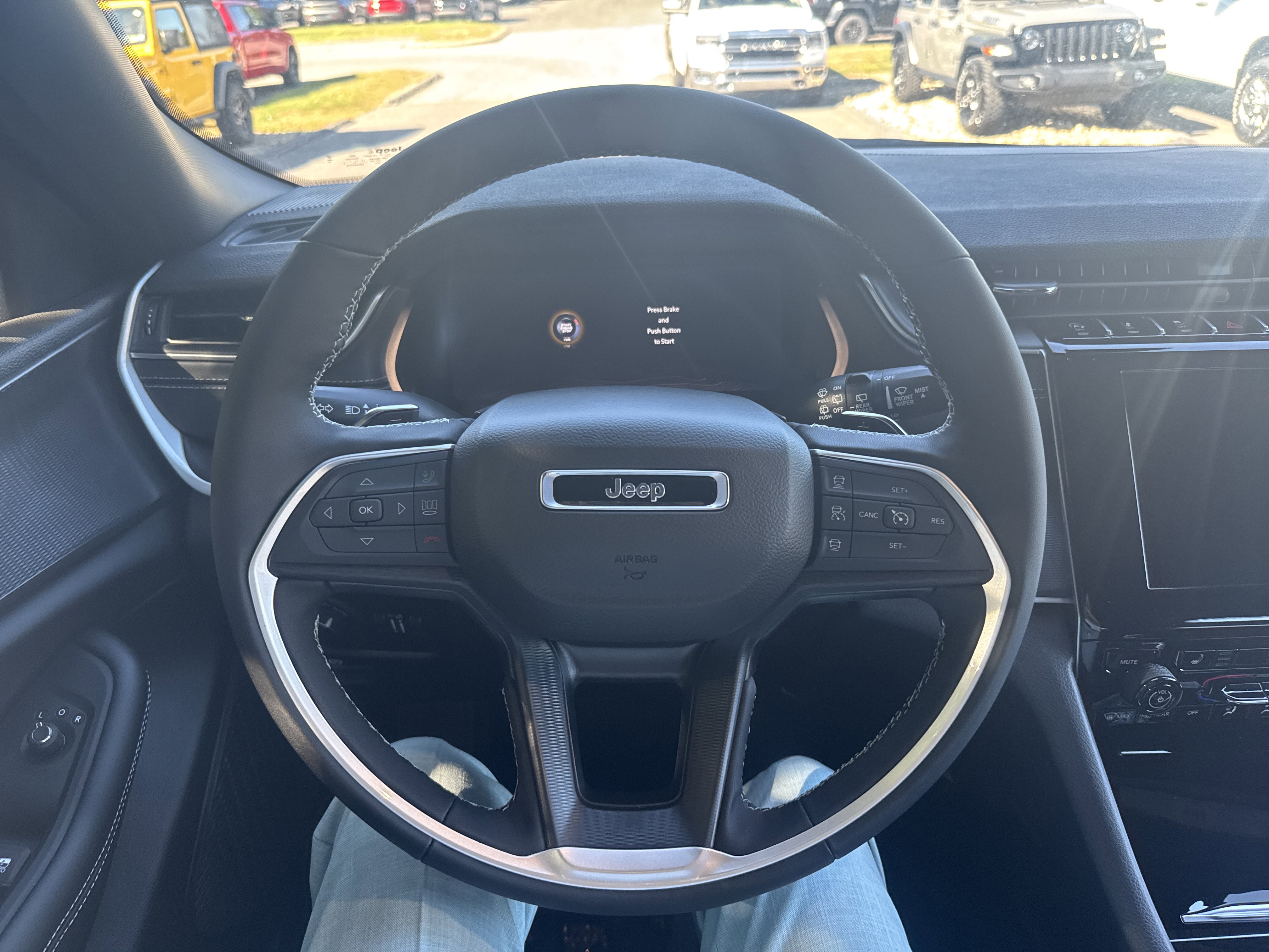 New 2025 Jeep Grand Cherokee L Altitude image 18