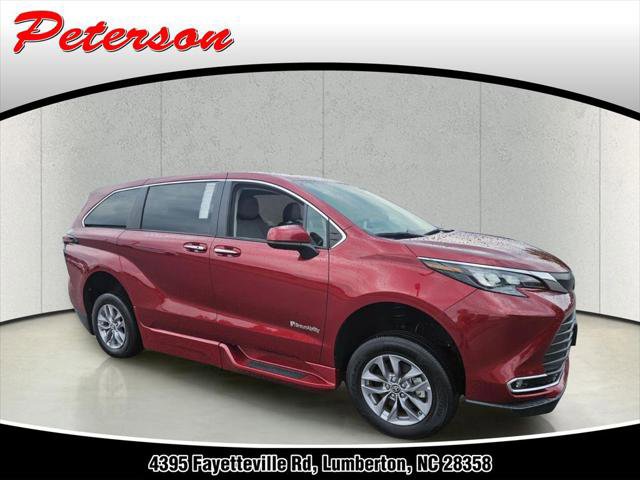 Certified 2024 Toyota Sienna XLE FWD image 1