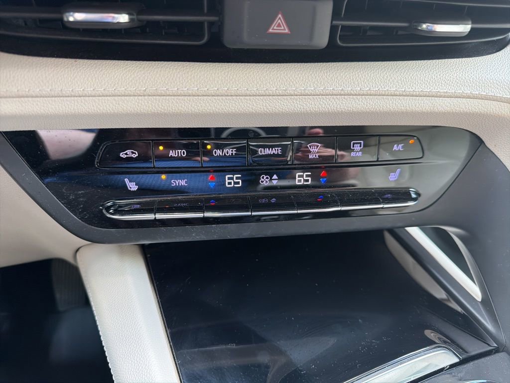 Certified 2021 Buick Envision Essence w/ Technology Package I FWD image 24