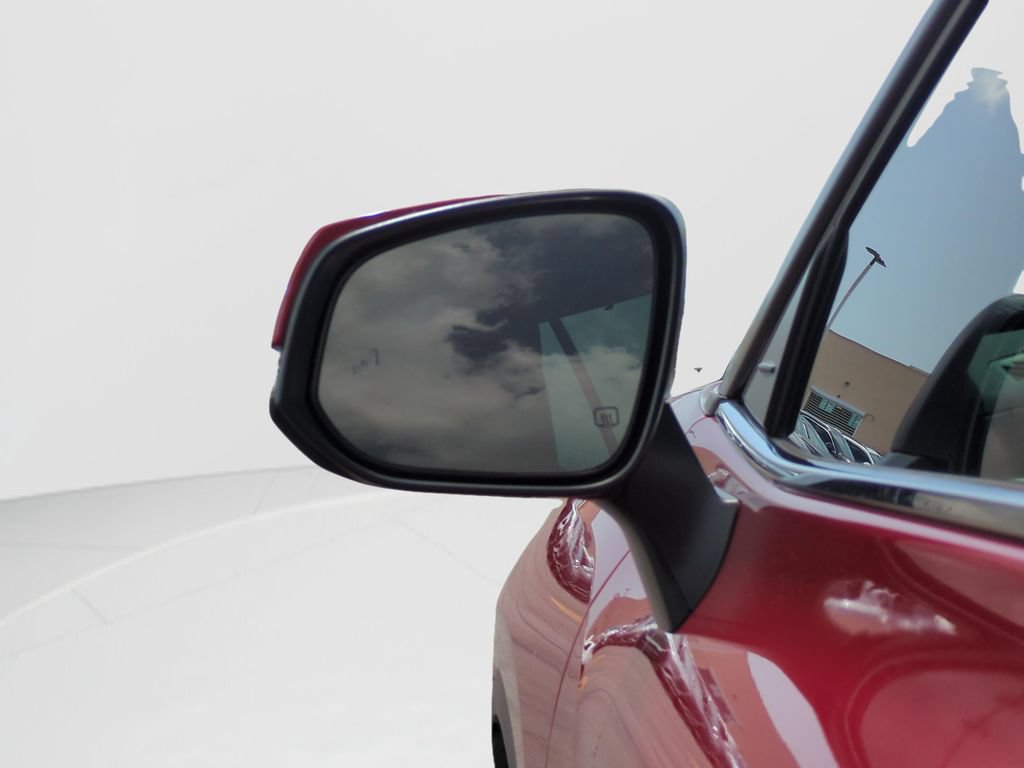 Used 2023 Toyota Highlander XLE FWD image 11