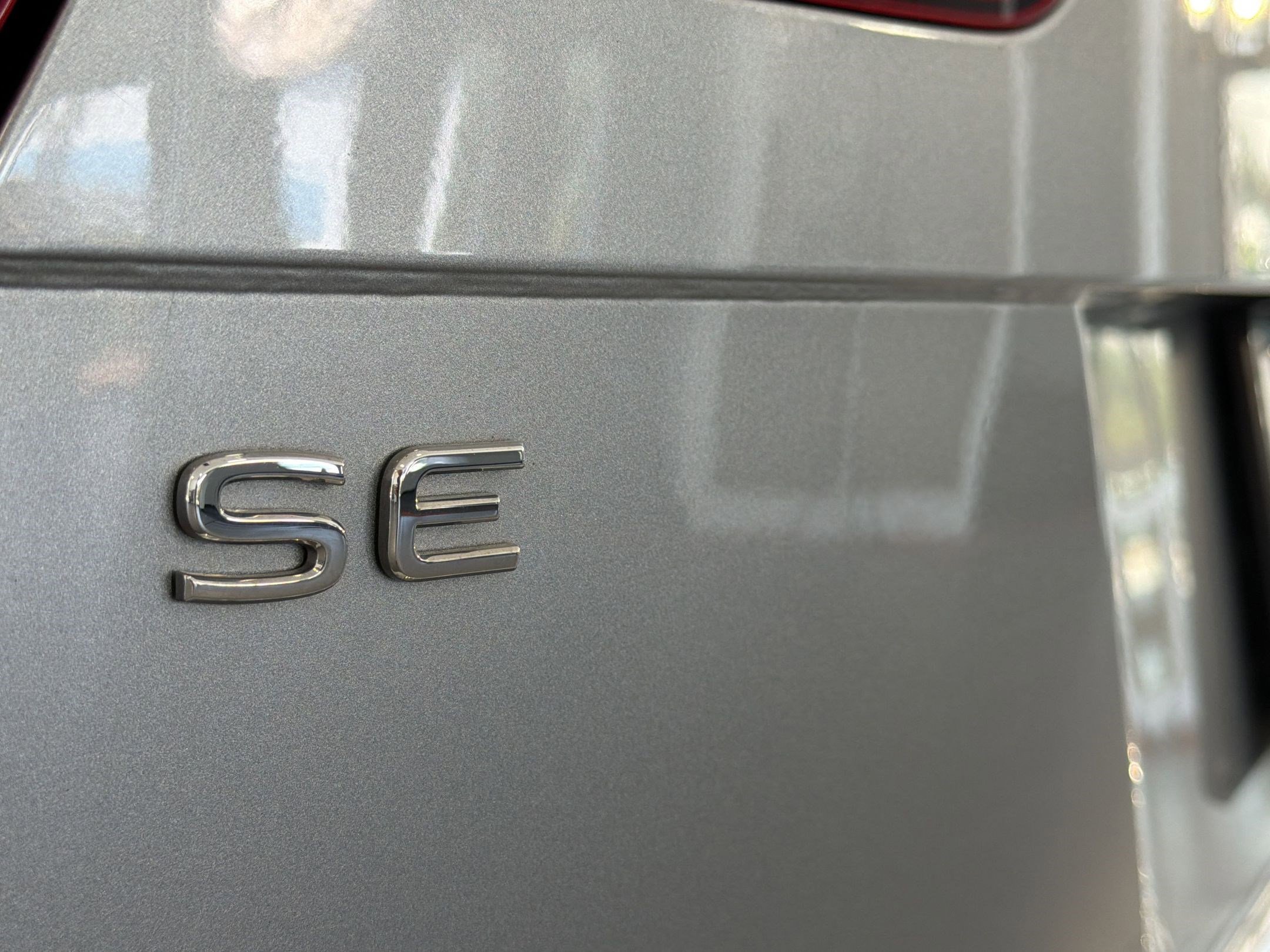 Used 2024 Volkswagen Tiguan SE AWD/4WD image 35