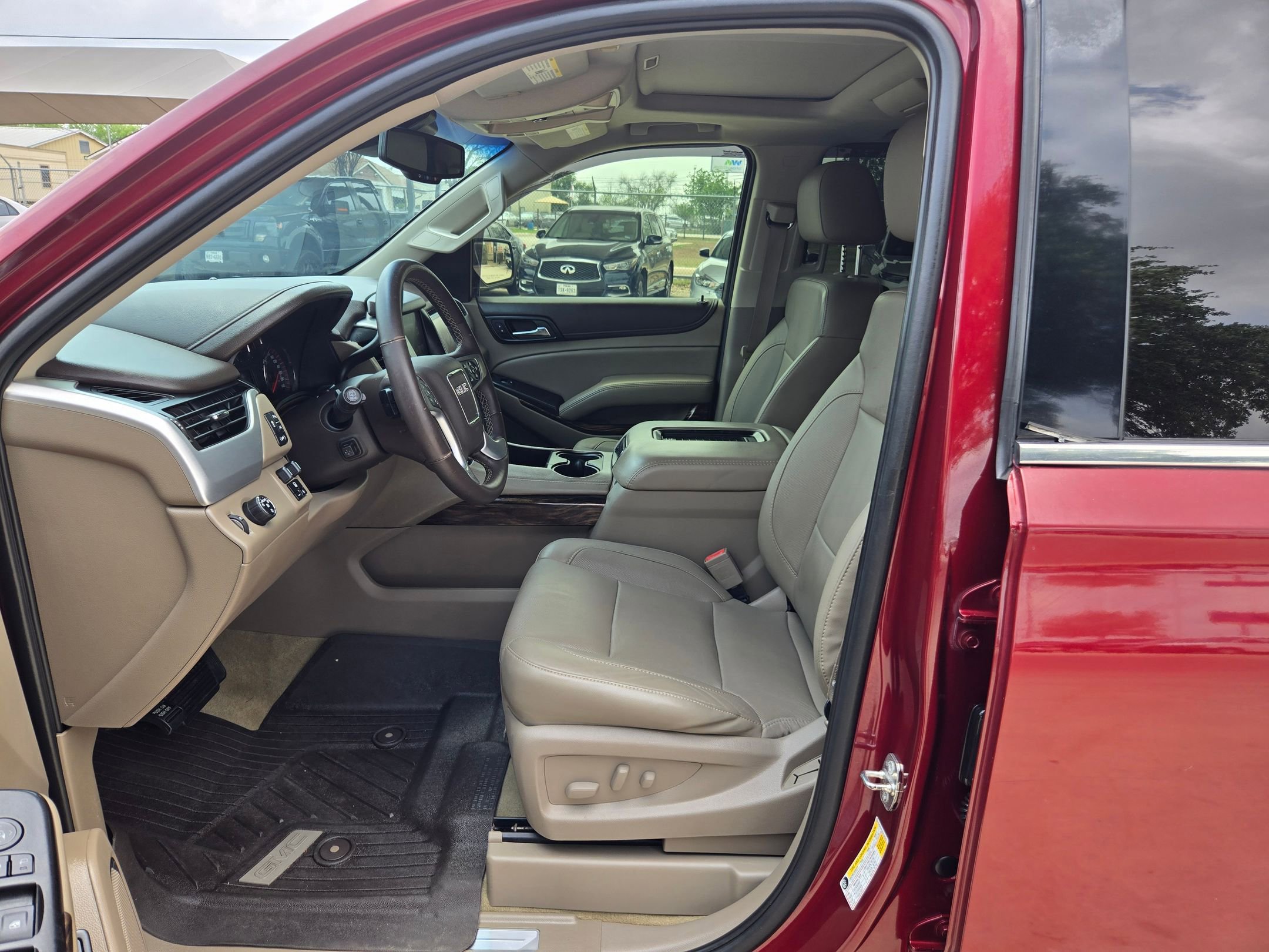 Used 2016 GMC Yukon XL SLT w/ Open Road Package image 9