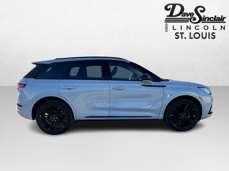 New 2025 Lincoln Corsair Reserve w/ Jet Appearance Package image 4