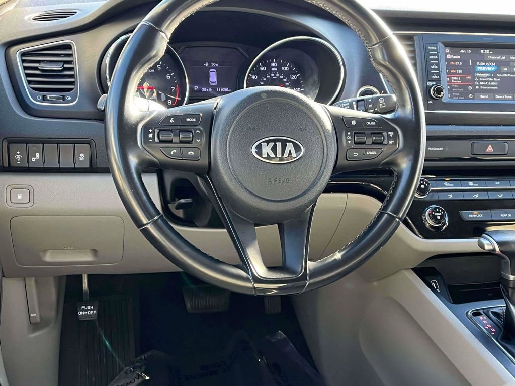 Used 2020 Kia Sedona EX image 2