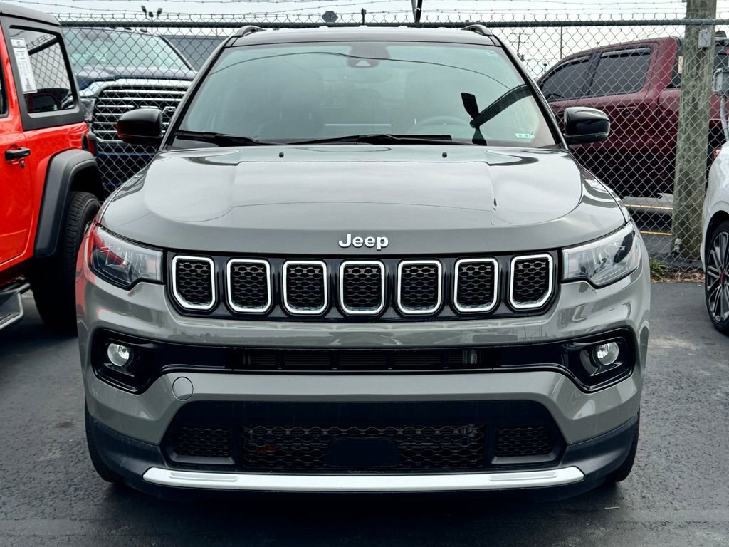 Used 2023 Jeep Compass Limited image 3