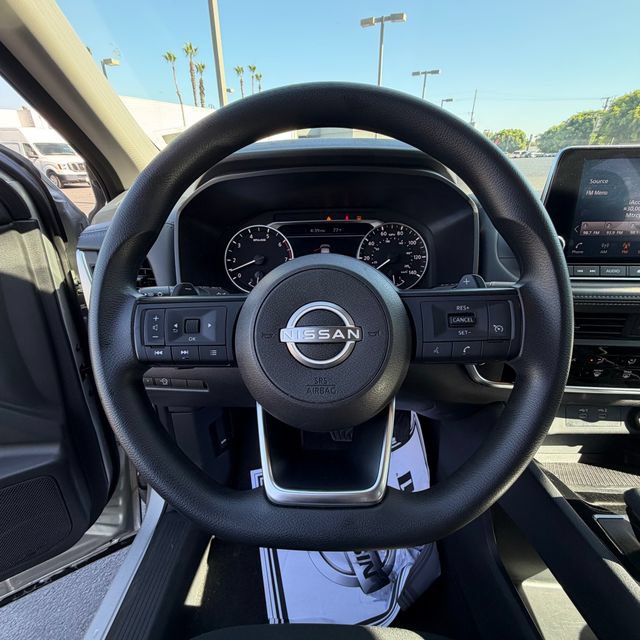 Used 2024 Nissan Rogue S FWD image 17