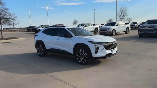 New 2026 Chevrolet Trax RS w/ Sunroof Package image 2