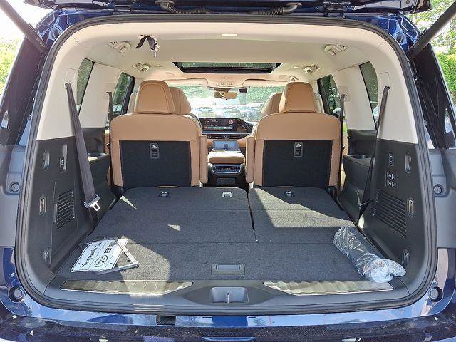 Used 2025 INFINITI QX80 Sensory image 32