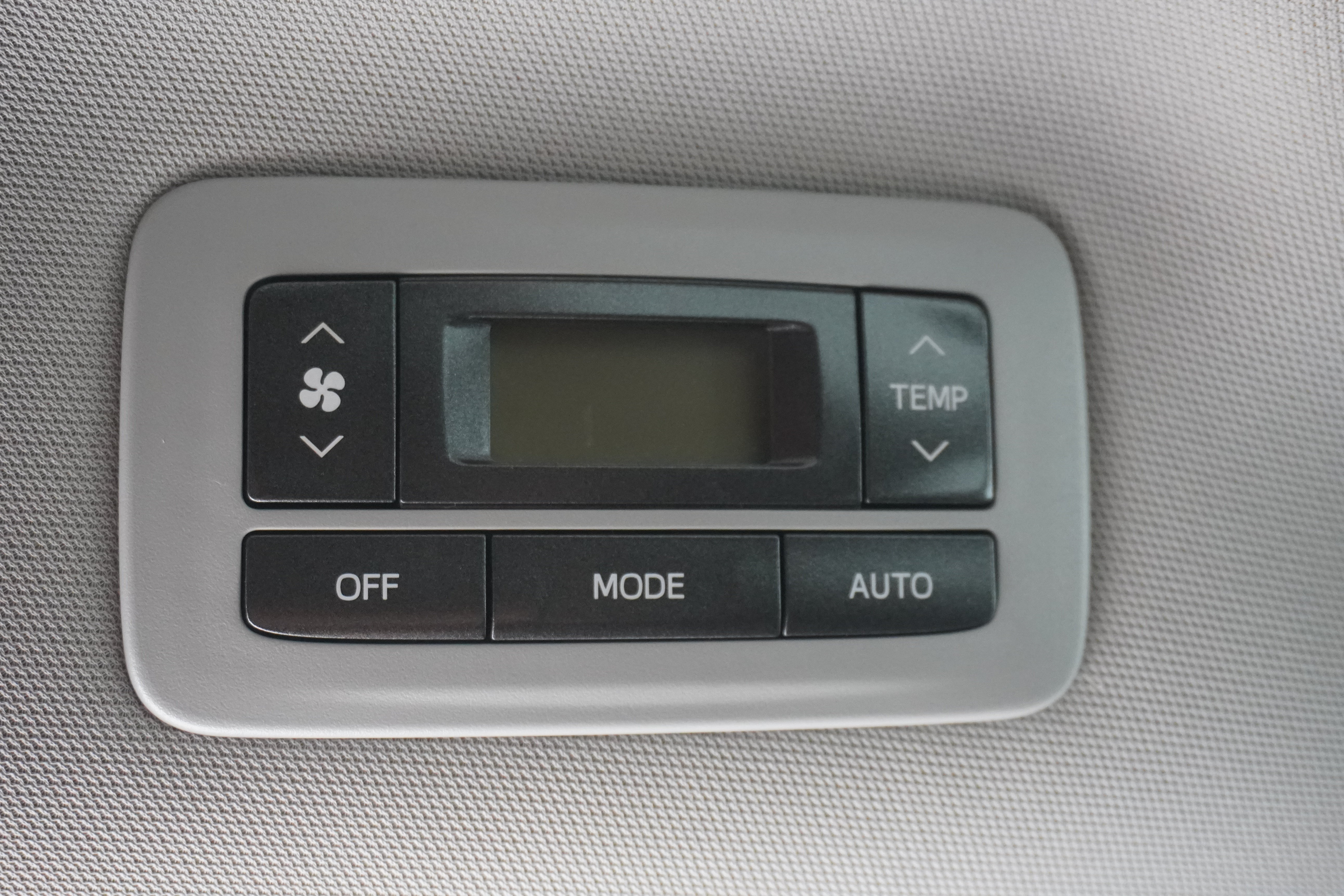 Used 2016 Toyota Sienna SE FWD image 16