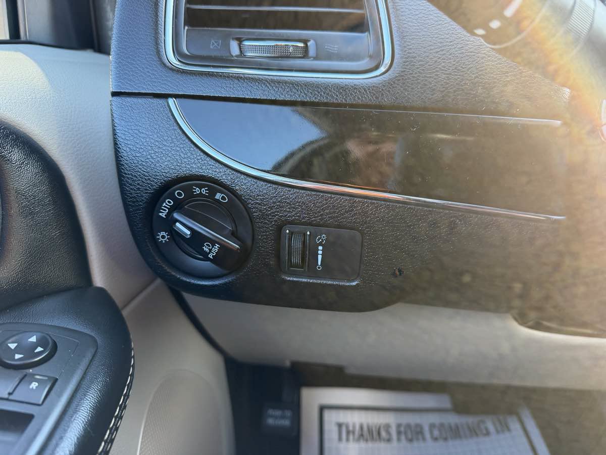 Used 2019 Dodge Grand Caravan SXT FWD image 27