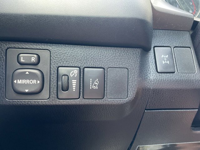 Used 2018 Toyota RAV4 LE image 24