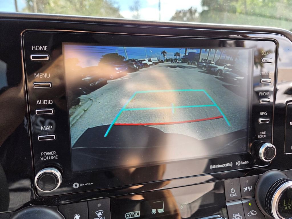Used 2022 Toyota Highlander LE image 30