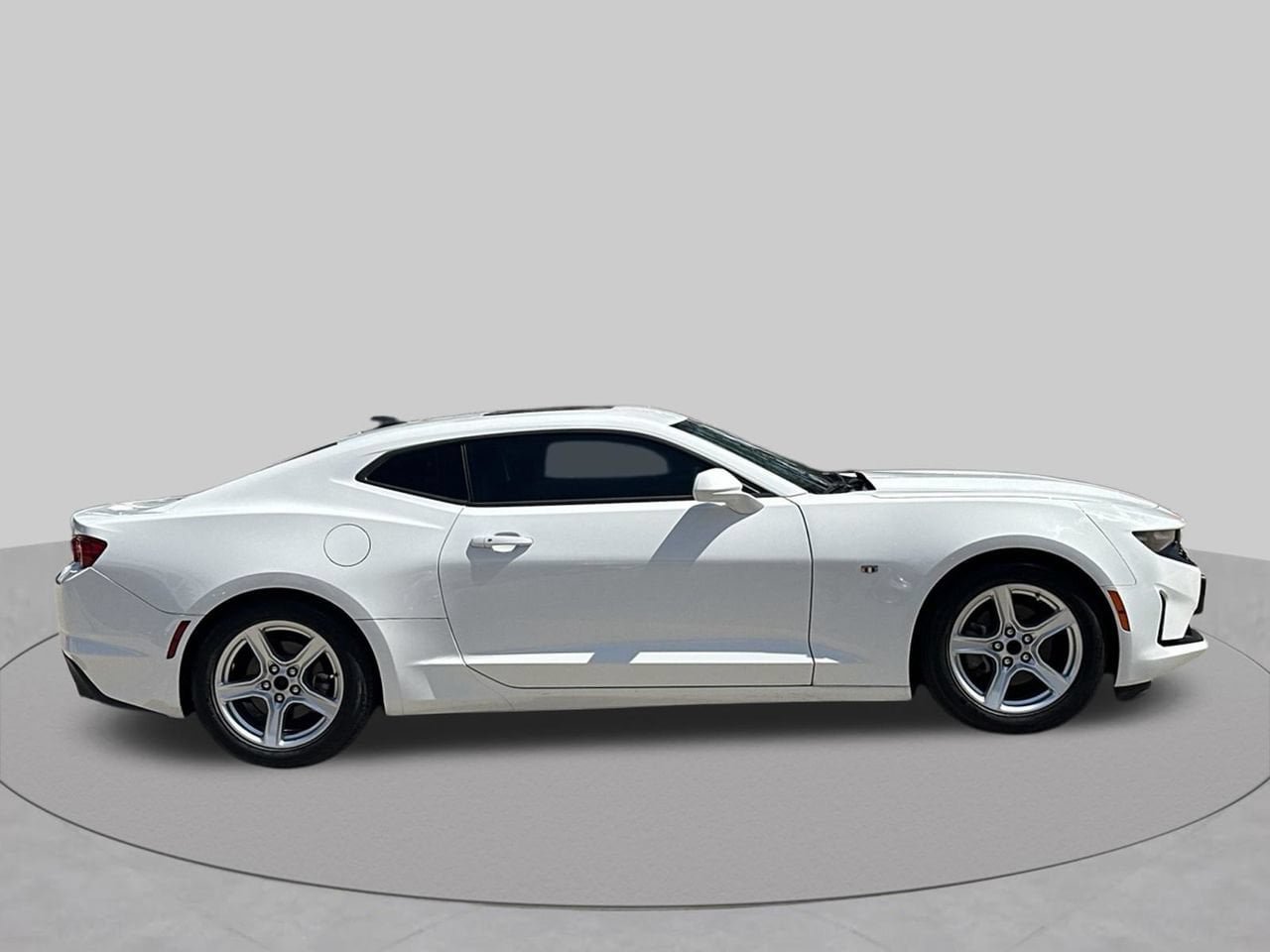 Used 2023 Chevrolet Camaro LT w/ Technology Package RWD image 6