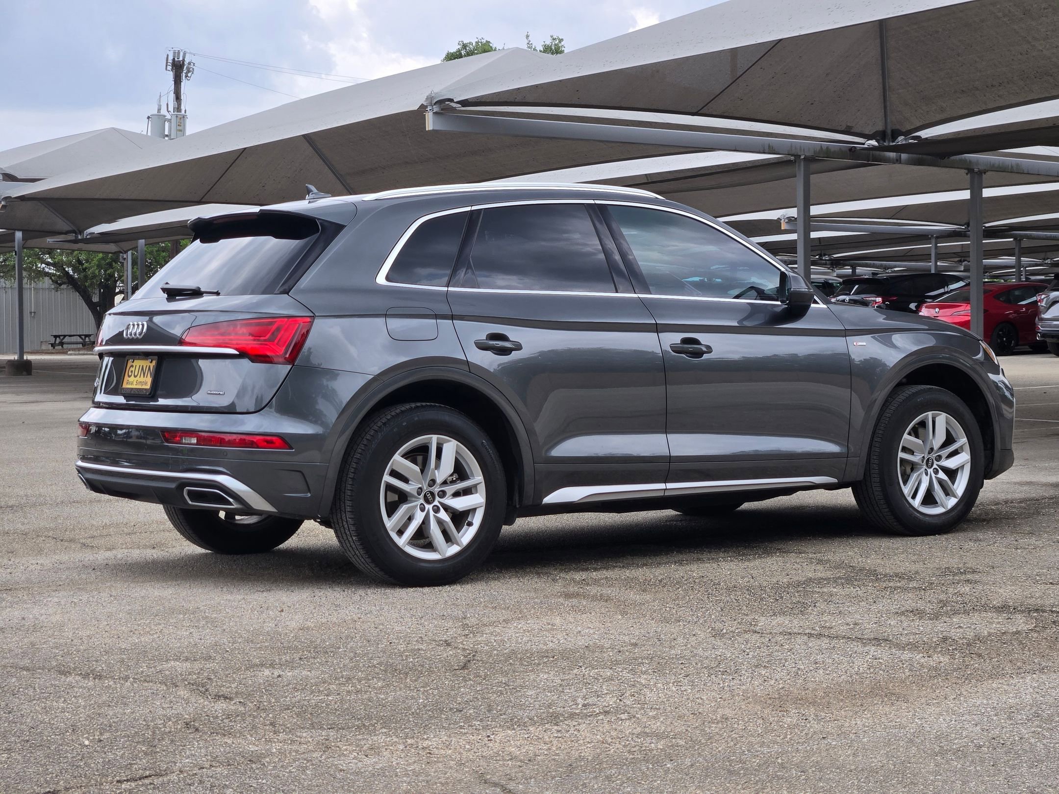 Used 2022 Audi Q5 2.0T Premium w/ Convenience Package image 3