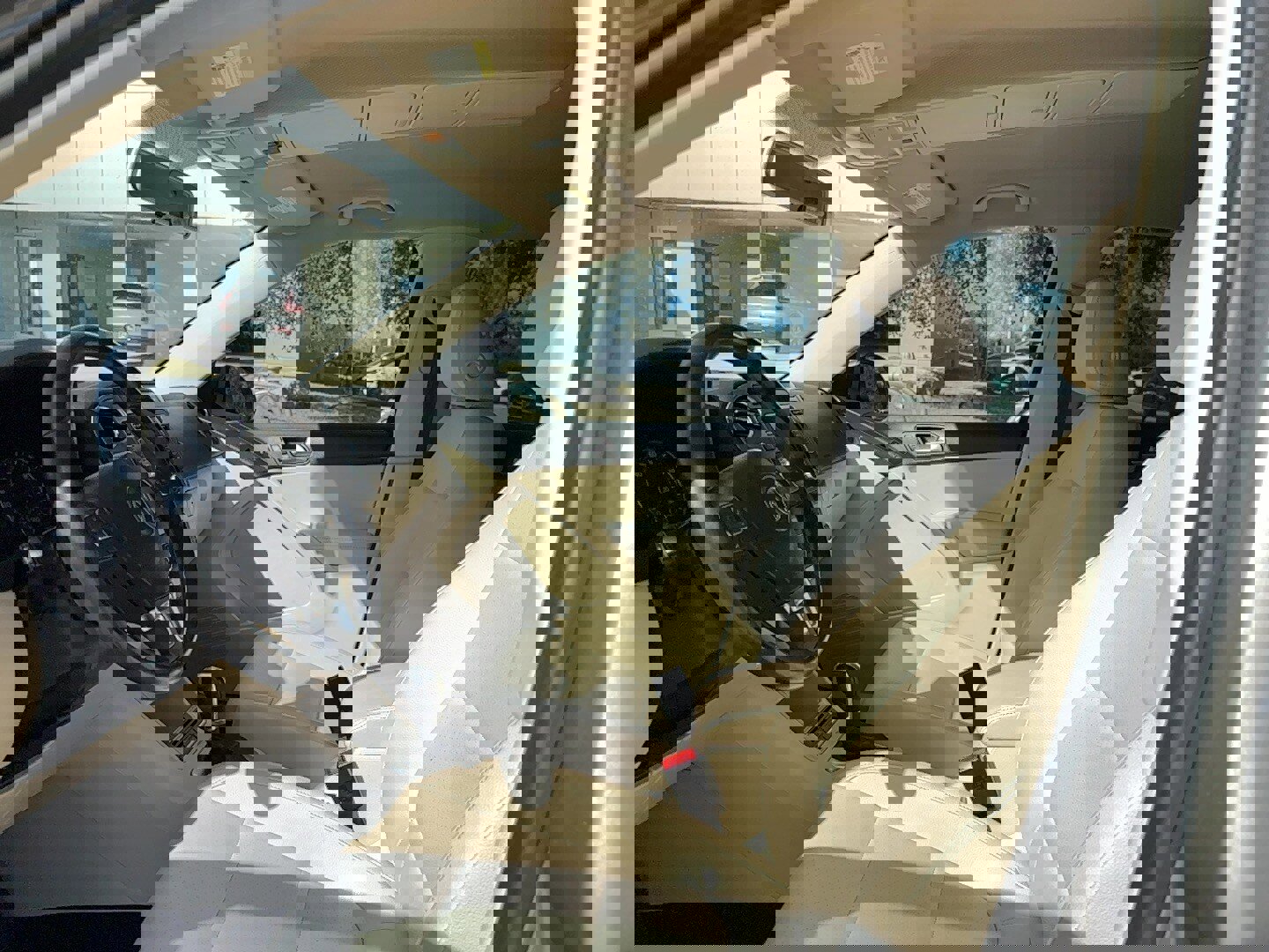 Used 2011 Volkswagen Tiguan SE image 11