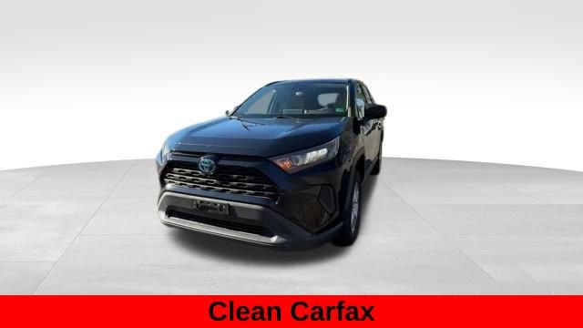Used 2021 Toyota RAV4 LE image 3