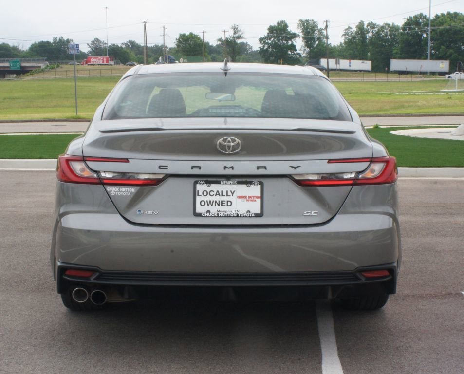 Used 2025 Toyota Camry SE FWD image 3