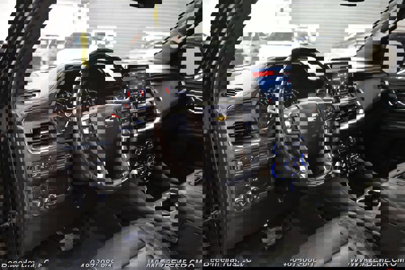 Used 2021 Chevrolet Suburban LT RWD image 15