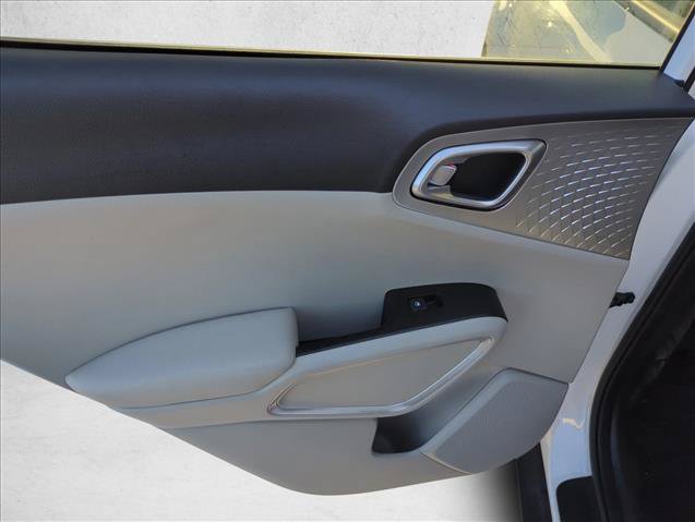 Used 2025 Kia Soul LX FWD image 8