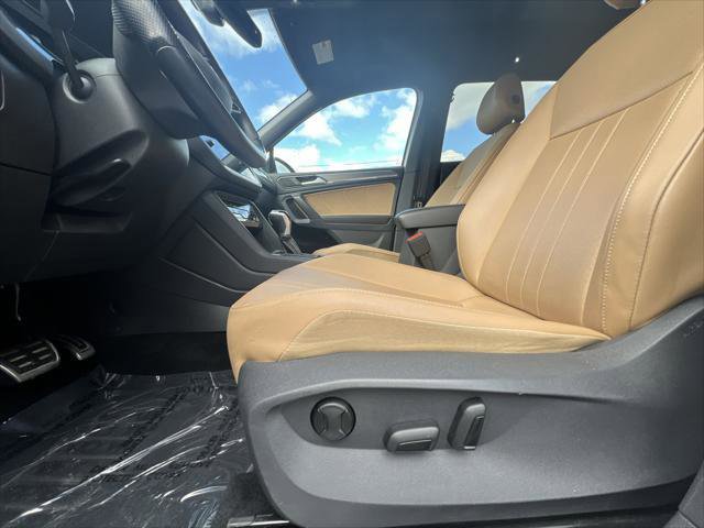 Certified 2022 Volkswagen Tiguan SE R-Line AWD/4WD image 12