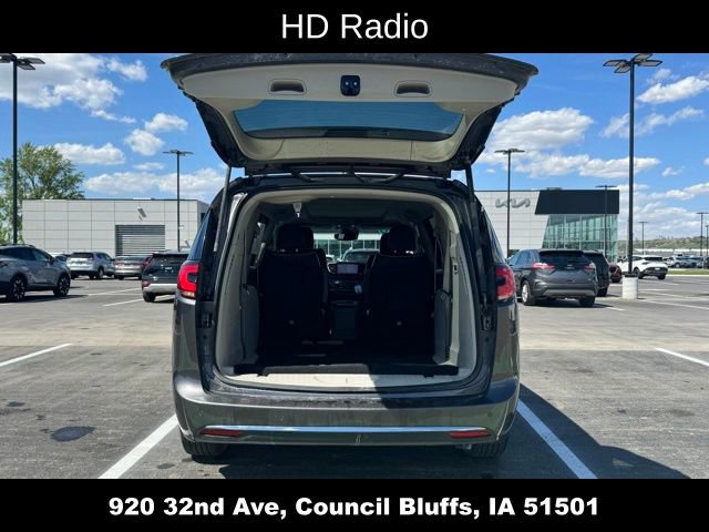 Used 2021 Chrysler Pacifica Limited AWD/4WD image 10