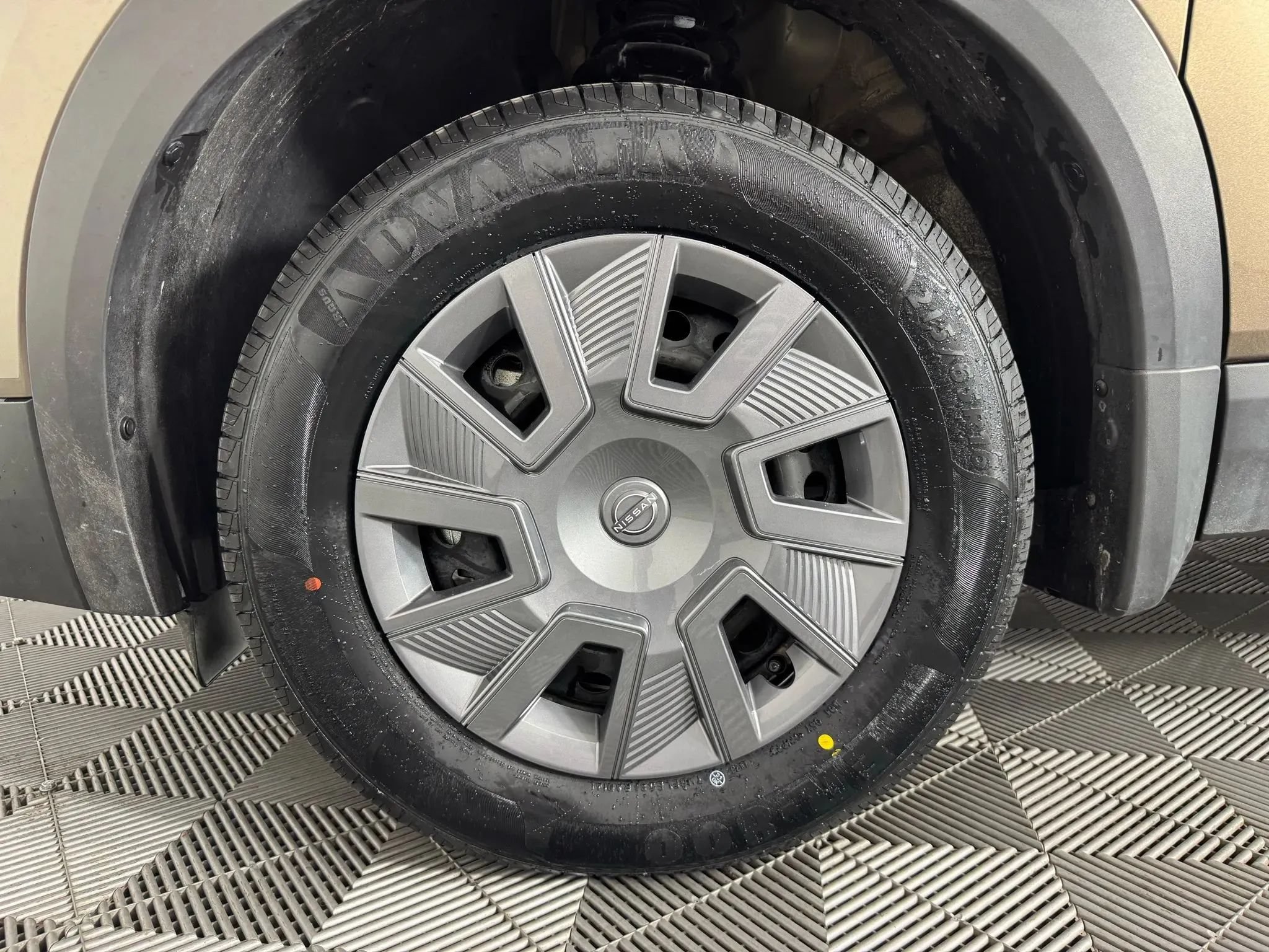 Used 2025 Nissan Kicks S AWD/4WD image 39