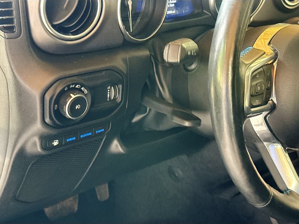 Used 2023 Jeep Wrangler Unlimited Rubicon 4xe w/ Cold Weather Group AWD/4WD image 11