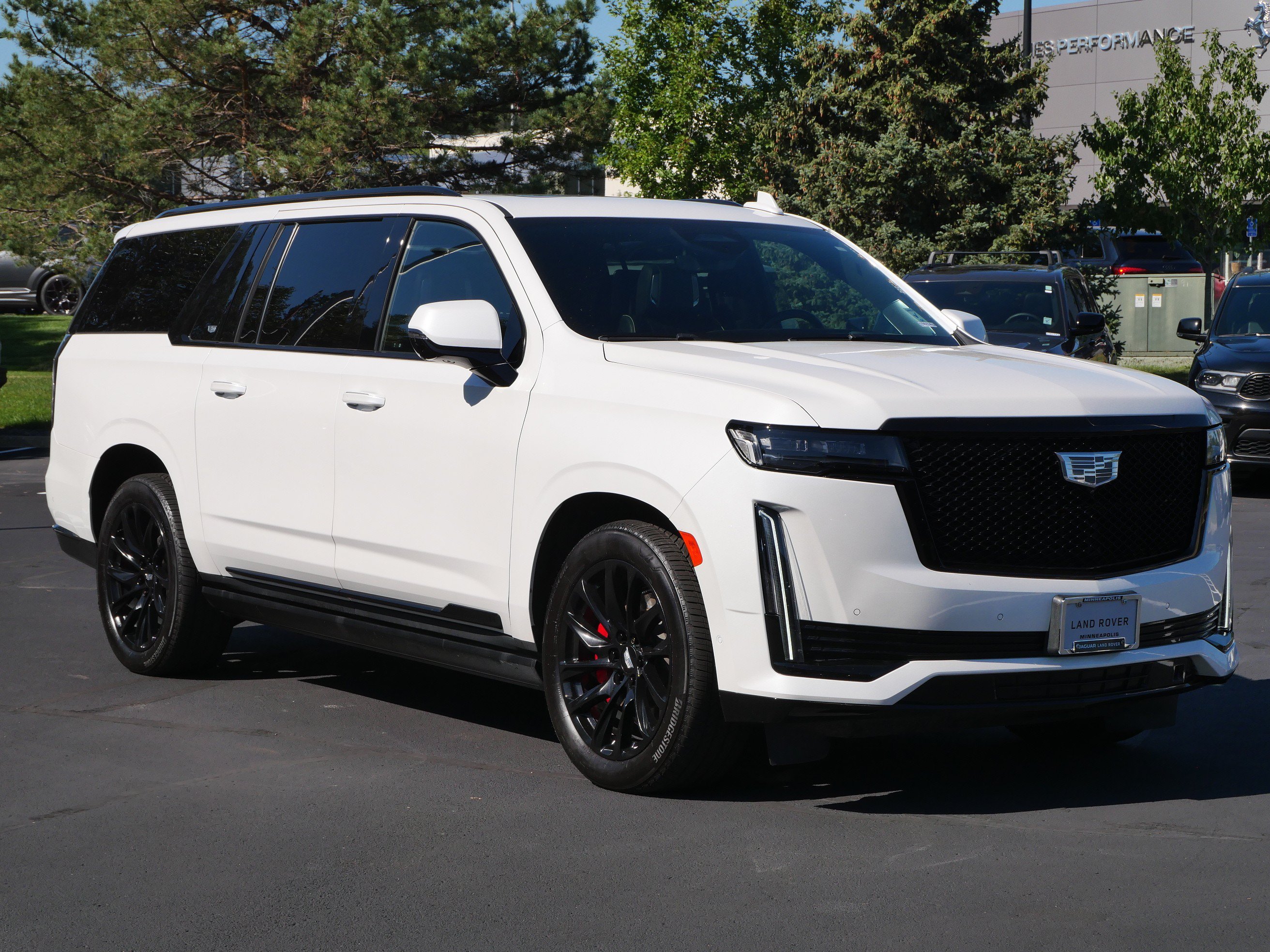 Used 2023 Cadillac Escalade ESV Sport Platinum w/ LPO, ONYX Package AWD/4WD image 7