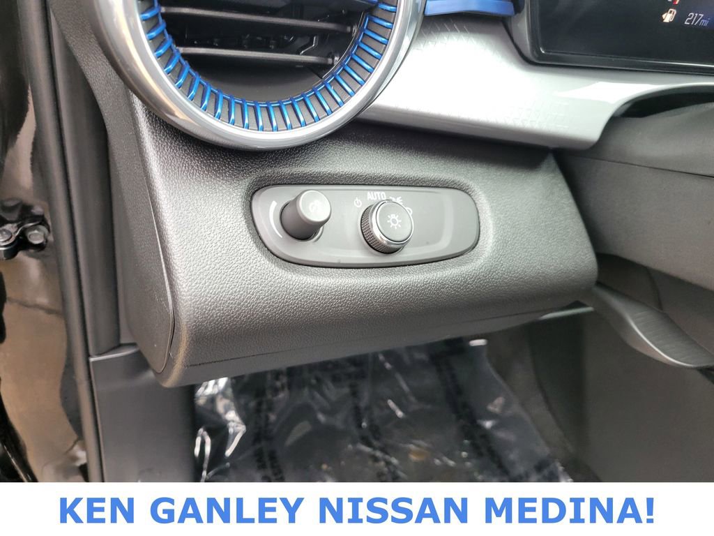 Used 2025 Chevrolet Trax LT image 34