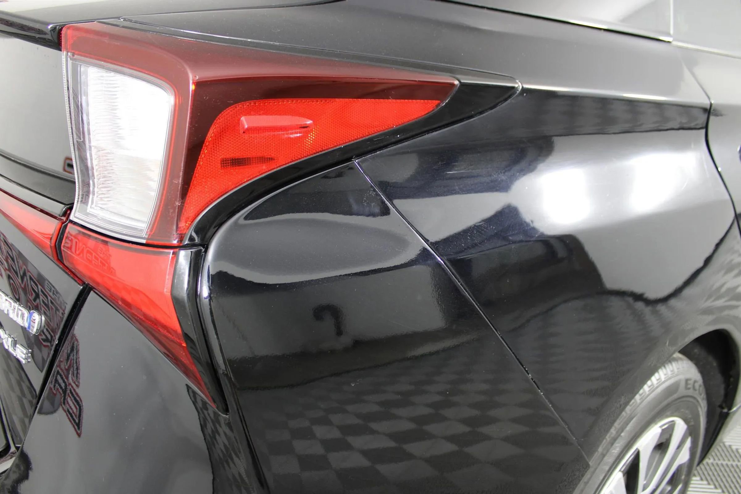 Used 2022 Toyota Prius XLE w/ Advanced Technology Package AWD/4WD image 27