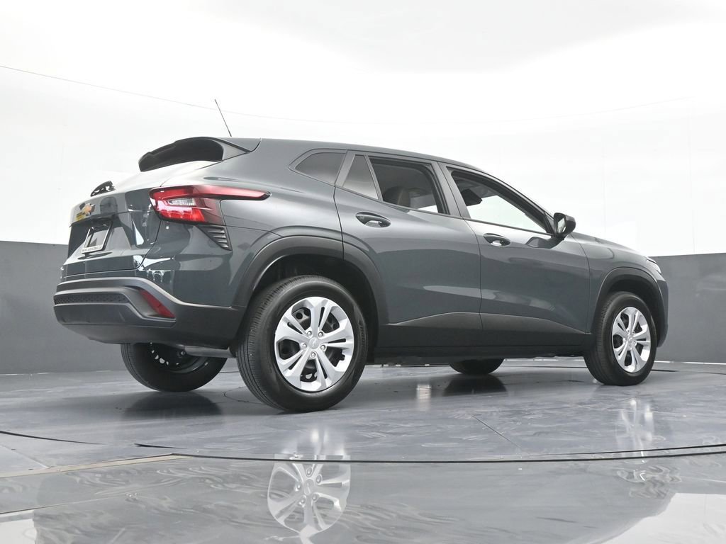 Used 2025 Chevrolet Trax LS FWD image 58
