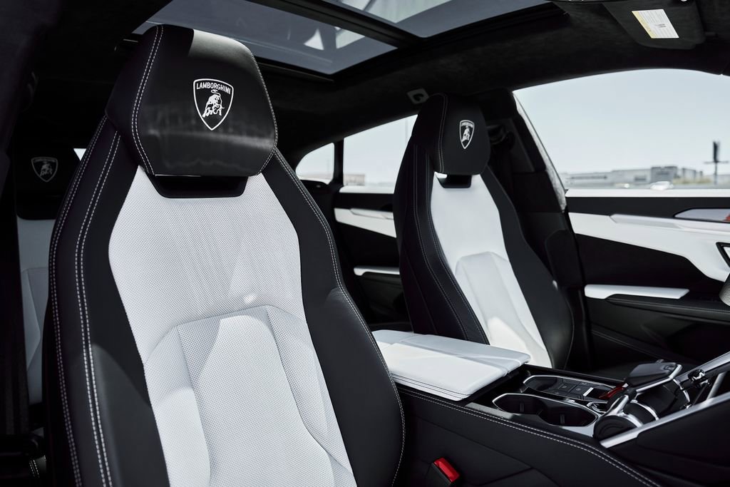 Used 2019 Lamborghini Urus AWD/4WD image 46