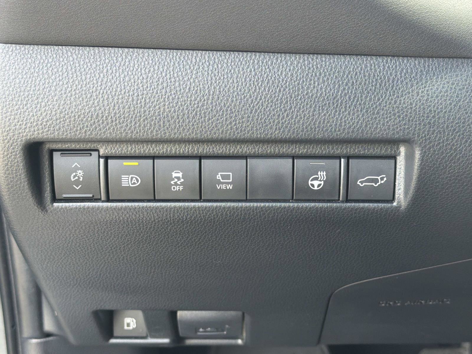 Used 2024 Toyota Venza Limited AWD/4WD image 16