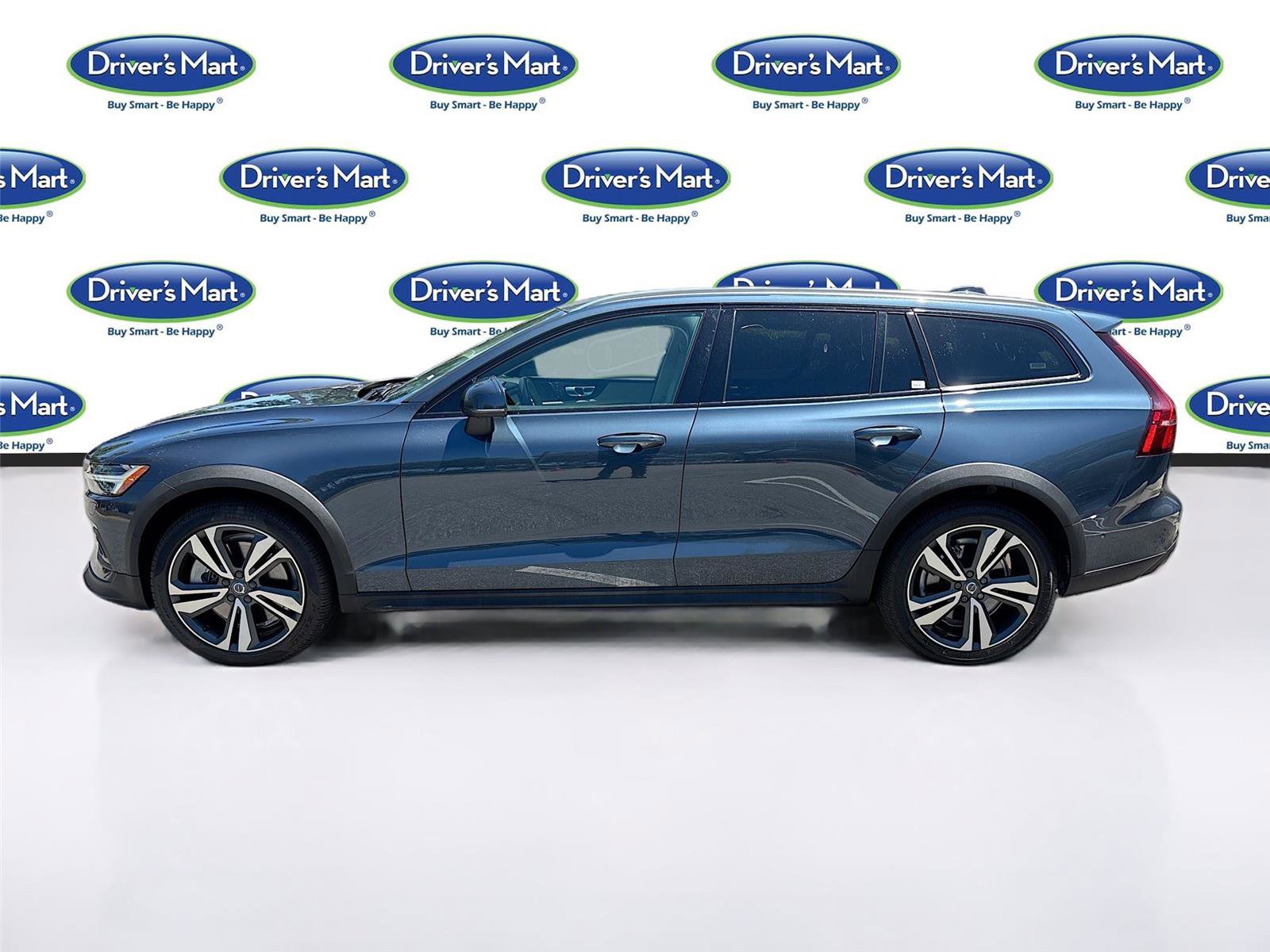 Used 2025 Volvo V60 B5 Cross Country Plus AWD/4WD image 4