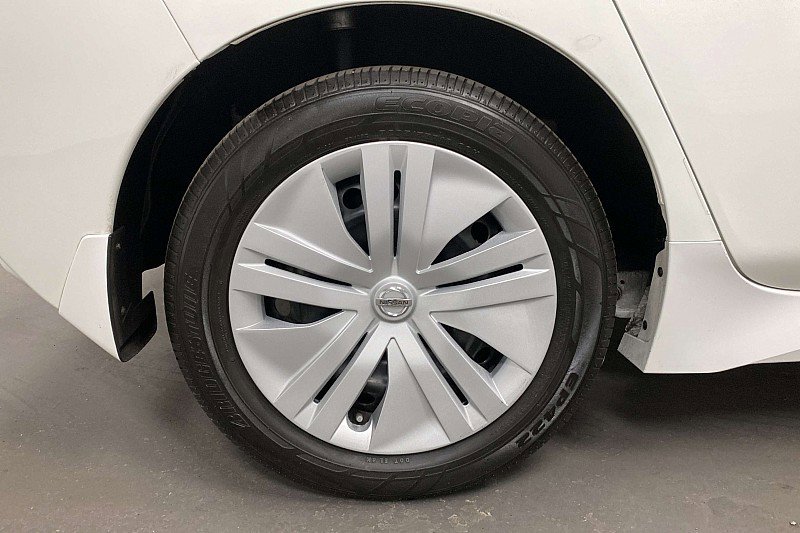 Used 2022 Nissan Leaf S image 15