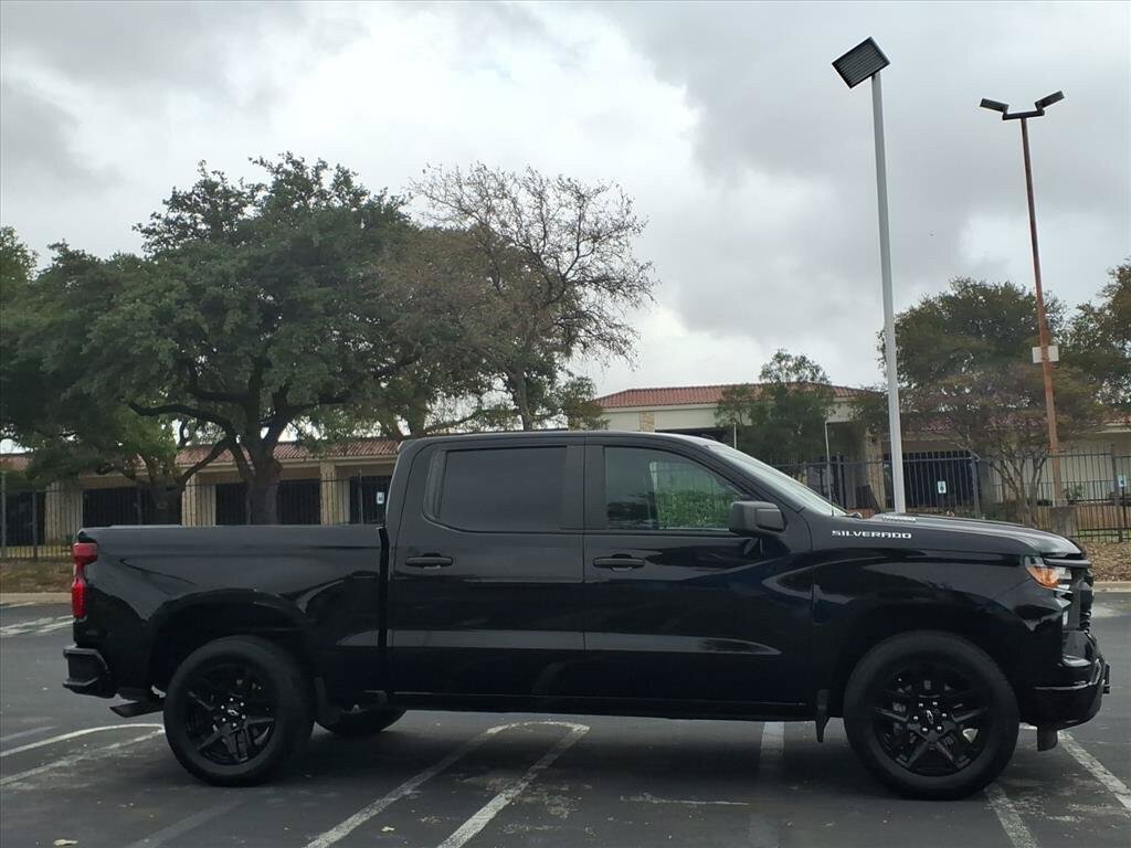 Used 2025 Chevrolet Silverado 1500 Custom RWD image 3