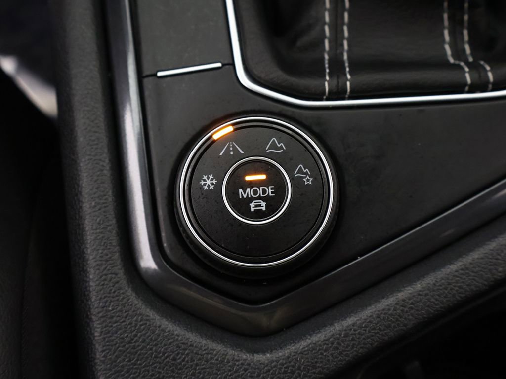 Used 2022 Volkswagen Tiguan SE R-Line image 52