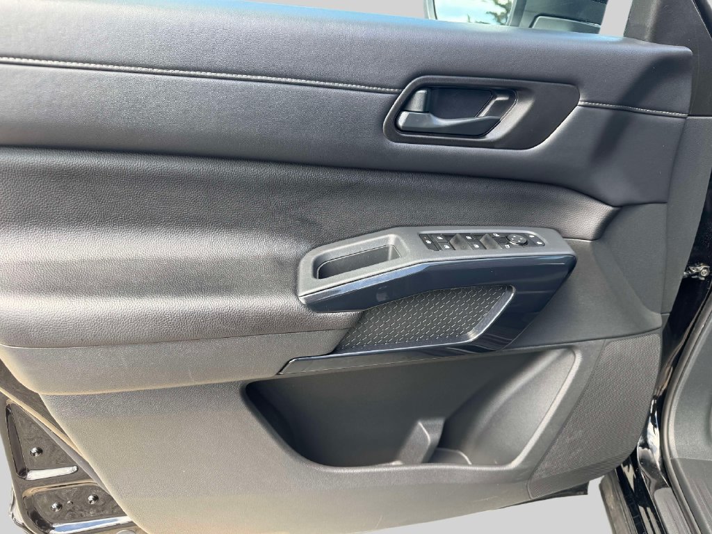 Used 2025 Nissan Pathfinder SV AWD/4WD image 15