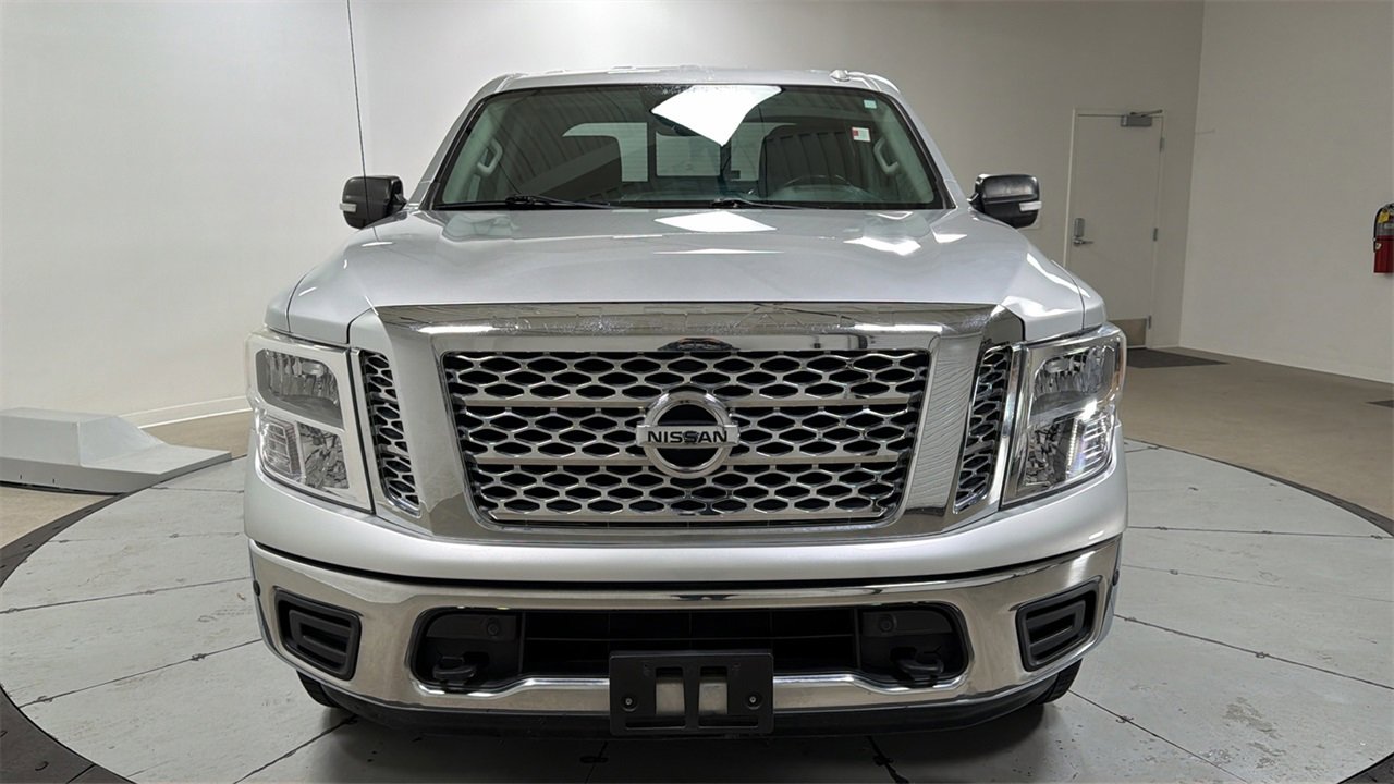 Used 2018 Nissan Titan SV w/ SV Convenience Package image 2