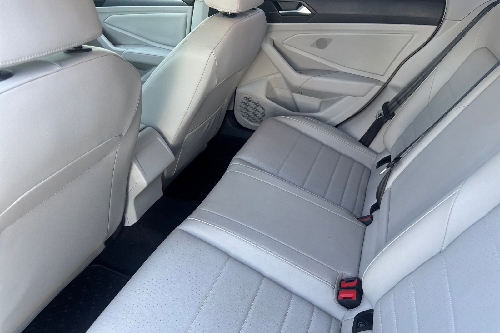 Used 2024 Volkswagen Jetta SE w/ Panoramic Sunroof Package FWD image 13
