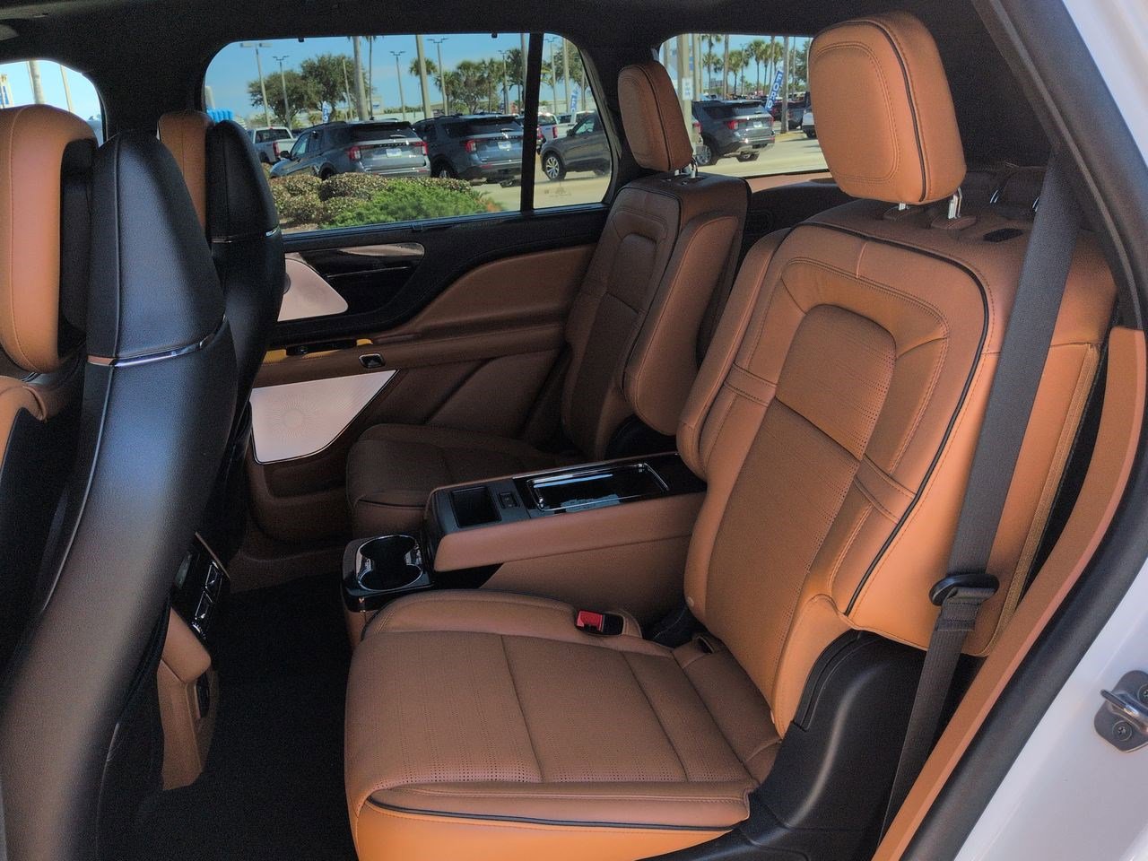 Certified 2023 Lincoln Aviator Black Label Grand Touring w/ Class IV Trailer Tow Package image 15