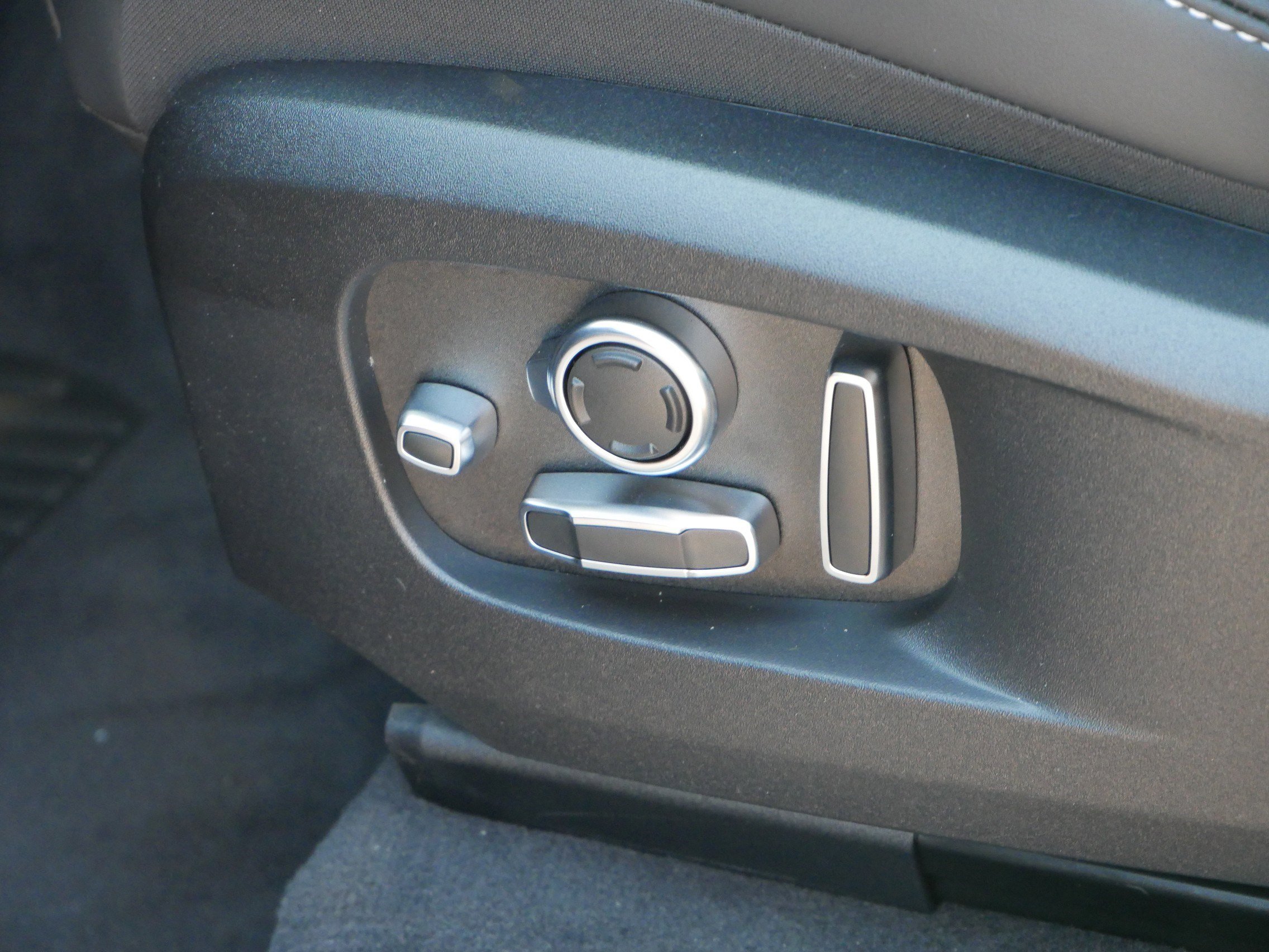 New 2026 Jaguar F-PACE R-Dynamic S image 4