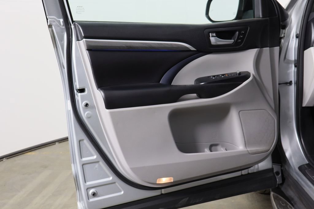 Used 2017 Toyota Highlander Limited image 21