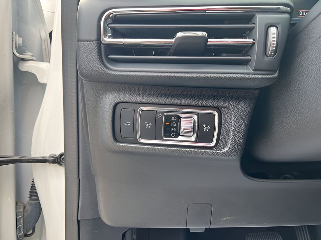 Used 2023 Lincoln Corsair Reserve w/ Equipment Group 201A image 25