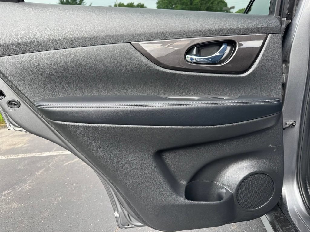 Used 2019 Nissan Rogue SV w/ Premium Package AWD/4WD image 18