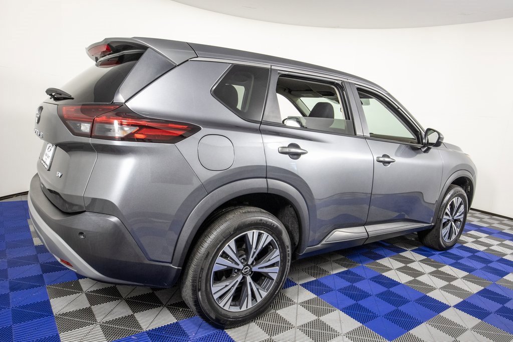 Used 2022 Nissan Rogue SV image 5