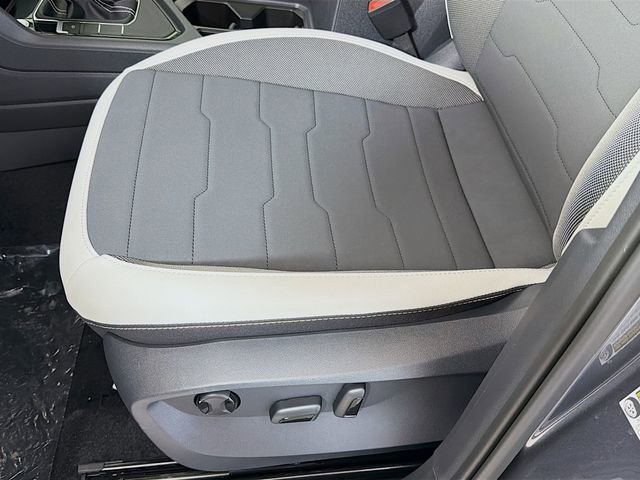 New 2026 Volkswagen Taos SE image 20