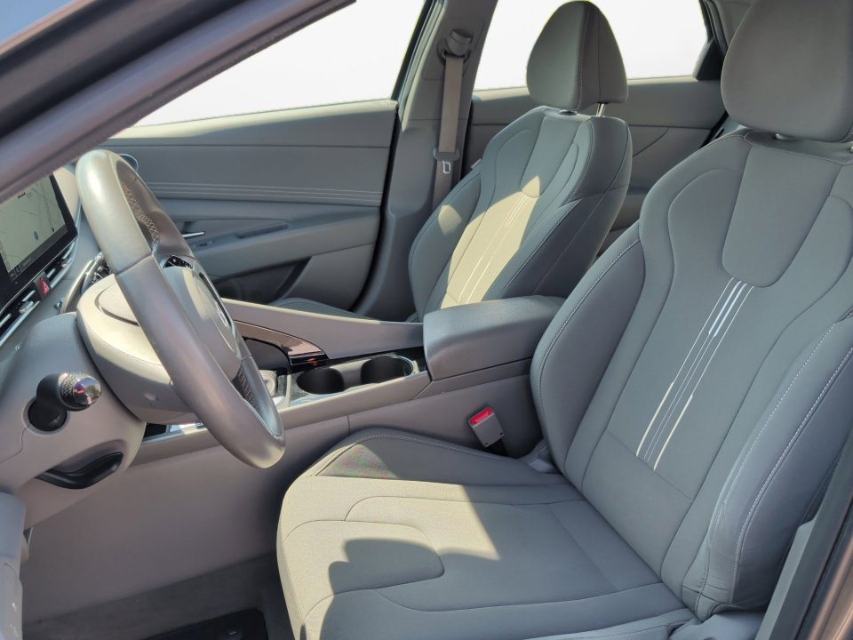 Certified 2024 Hyundai Elantra SEL w/ Convenience Package FWD image 9