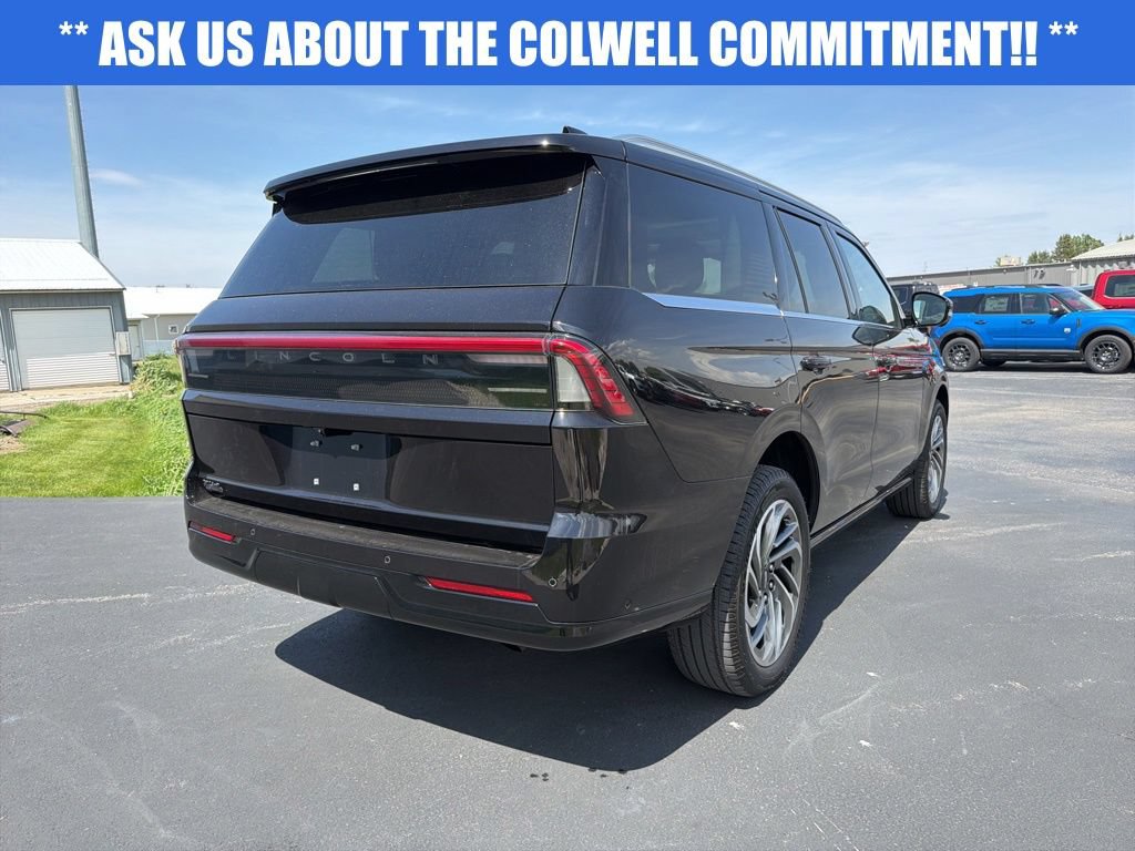 Used 2025 Lincoln Navigator Reserve AWD/4WD image 4
